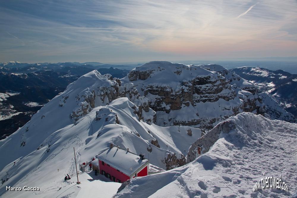 16_Rifugio e creste.JPG